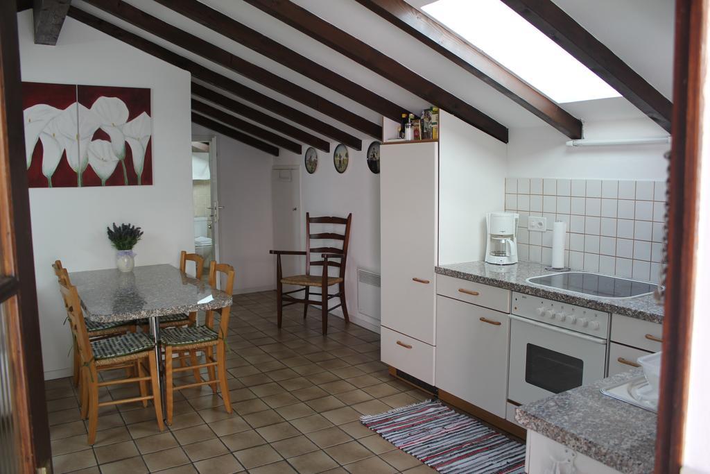 Casa Gialla Gordola Bilik gambar